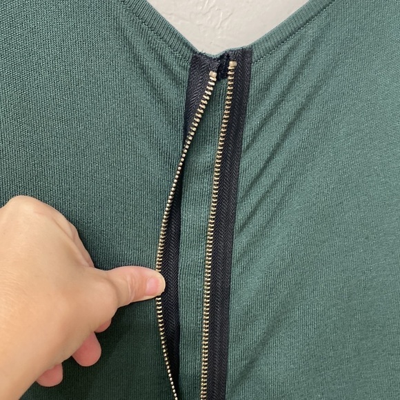 Soft Surroundings green sweater with gold back zipper size small - Picture 10 of 10